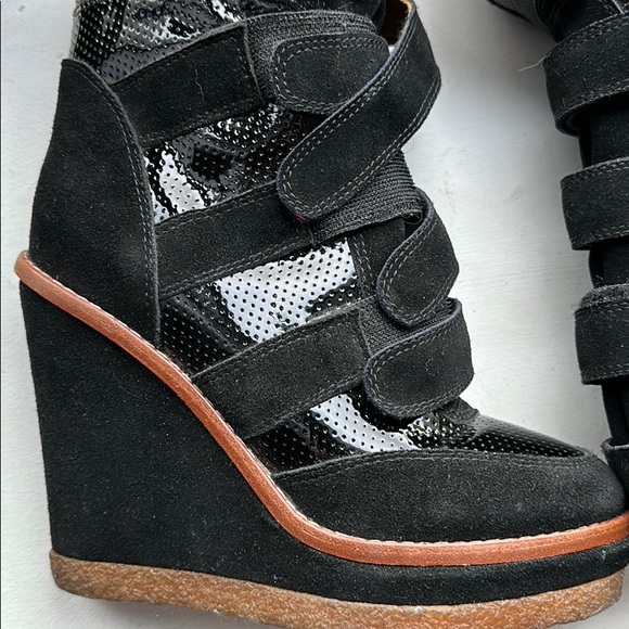 Helped booties - Picture 3 of 3